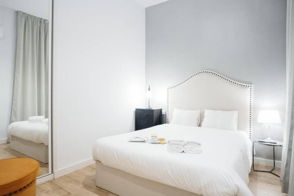 Apartamentos Plaza De Pedro Zerolo III Madrid Exteriér fotografie