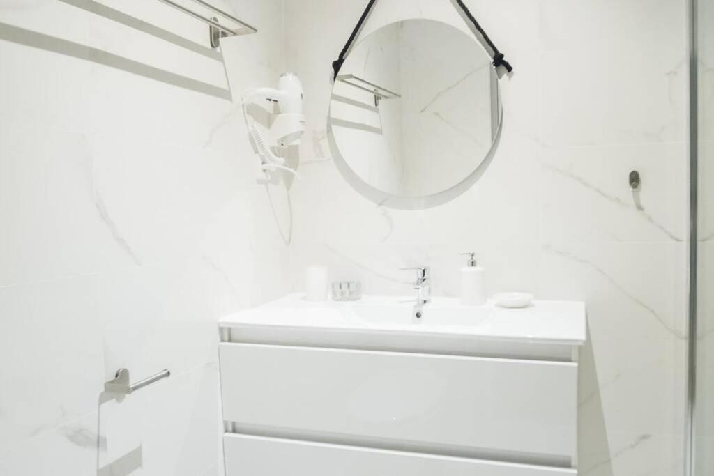 Apartamentos Plaza De Pedro Zerolo III Madrid Exteriér fotografie
