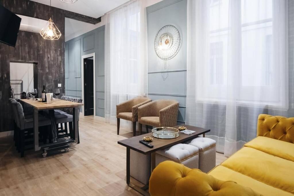 Apartamentos Plaza De Pedro Zerolo III Madrid Exteriér fotografie