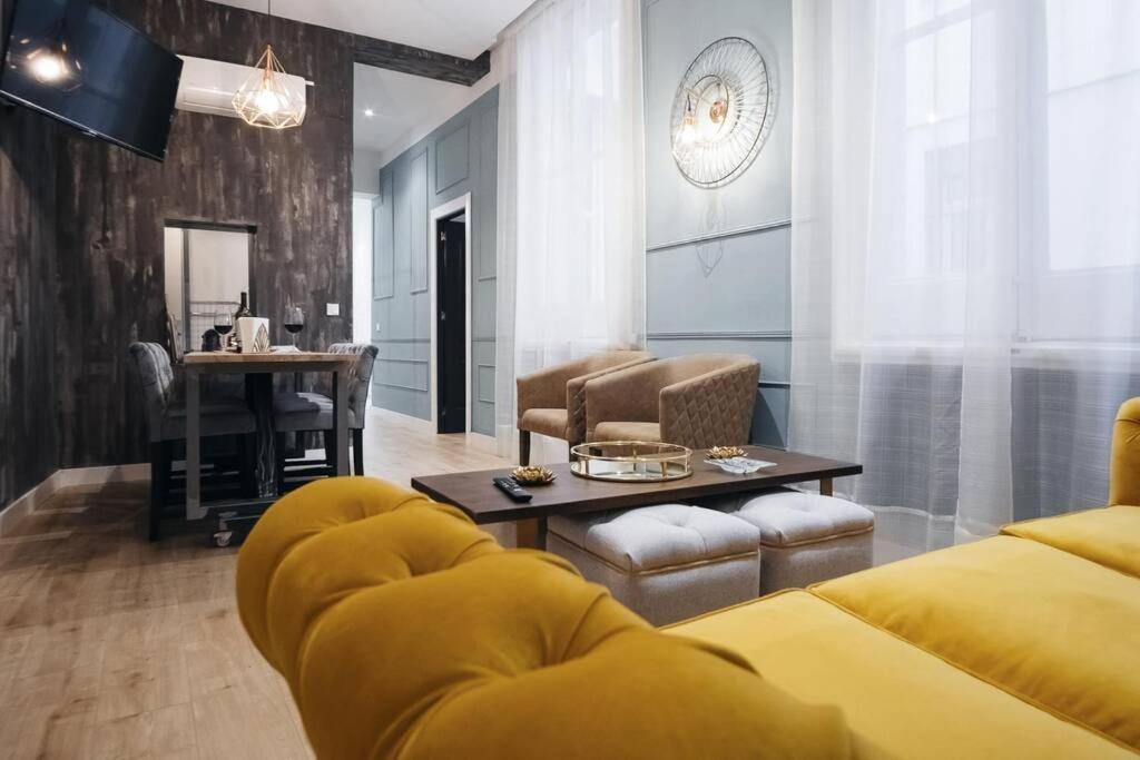 Apartamentos Plaza De Pedro Zerolo III Madrid Exteriér fotografie