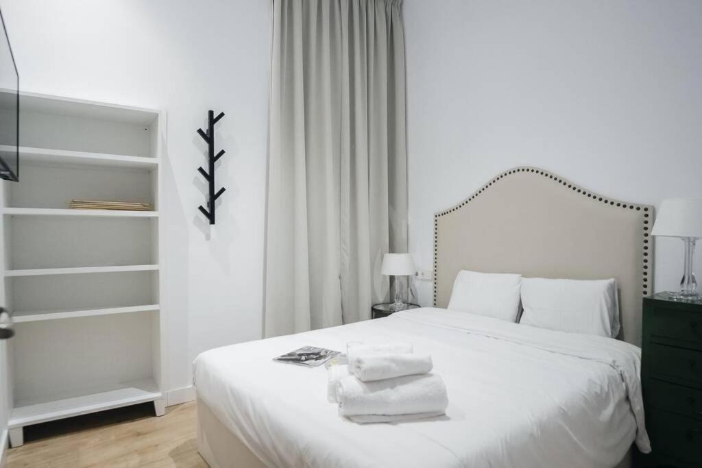 Apartamentos Plaza De Pedro Zerolo III Madrid Exteriér fotografie